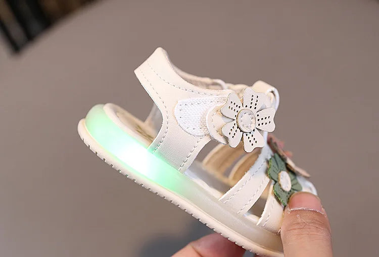 New Fashion LED Light Kid Shoes Simple Versatile Retro Girl Shoe Princess Flower Lightweight Elegant Kid Sandals