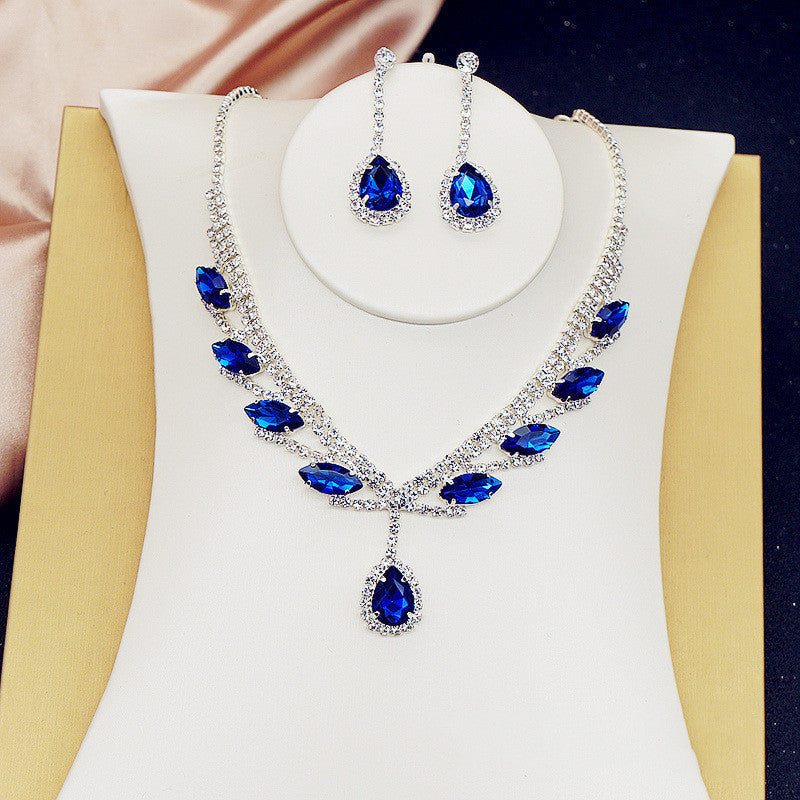 Women's Fashionable And Versatile Crystal Necklace Set (Available)