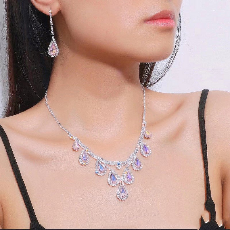 Women's Fashionable And Versatile Crystal Necklace Set (Available)