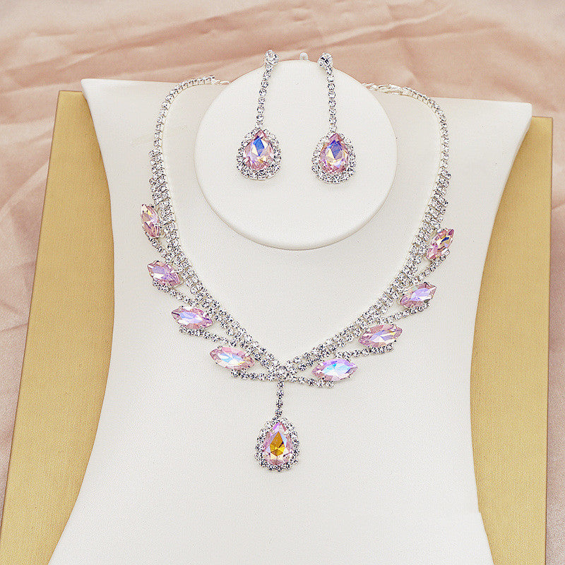Women's Fashionable And Versatile Crystal Necklace Set (Available)