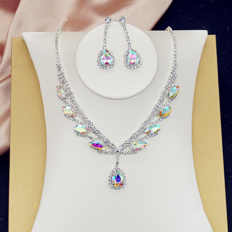 Women's Fashionable And Versatile Crystal Necklace Set (Available)