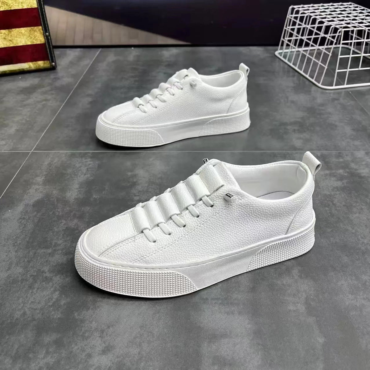 Men's Minimalist Low Cut Sports And Leisure Shoes (Available)
