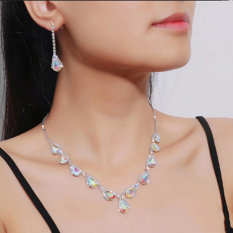 Women's Fashionable And Versatile Crystal Necklace Set (Available)