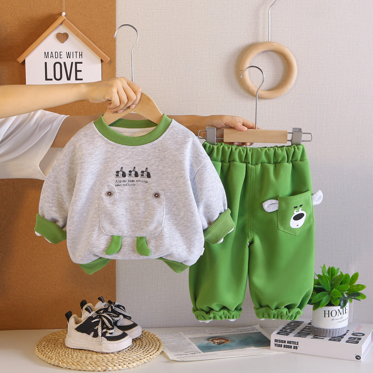2026 Spring and Autumn New Children's Clothing Boys' Autumn Outfit Set Korean Style Large Pocket Sweatshirt and Sweatpants Two-Piece Set