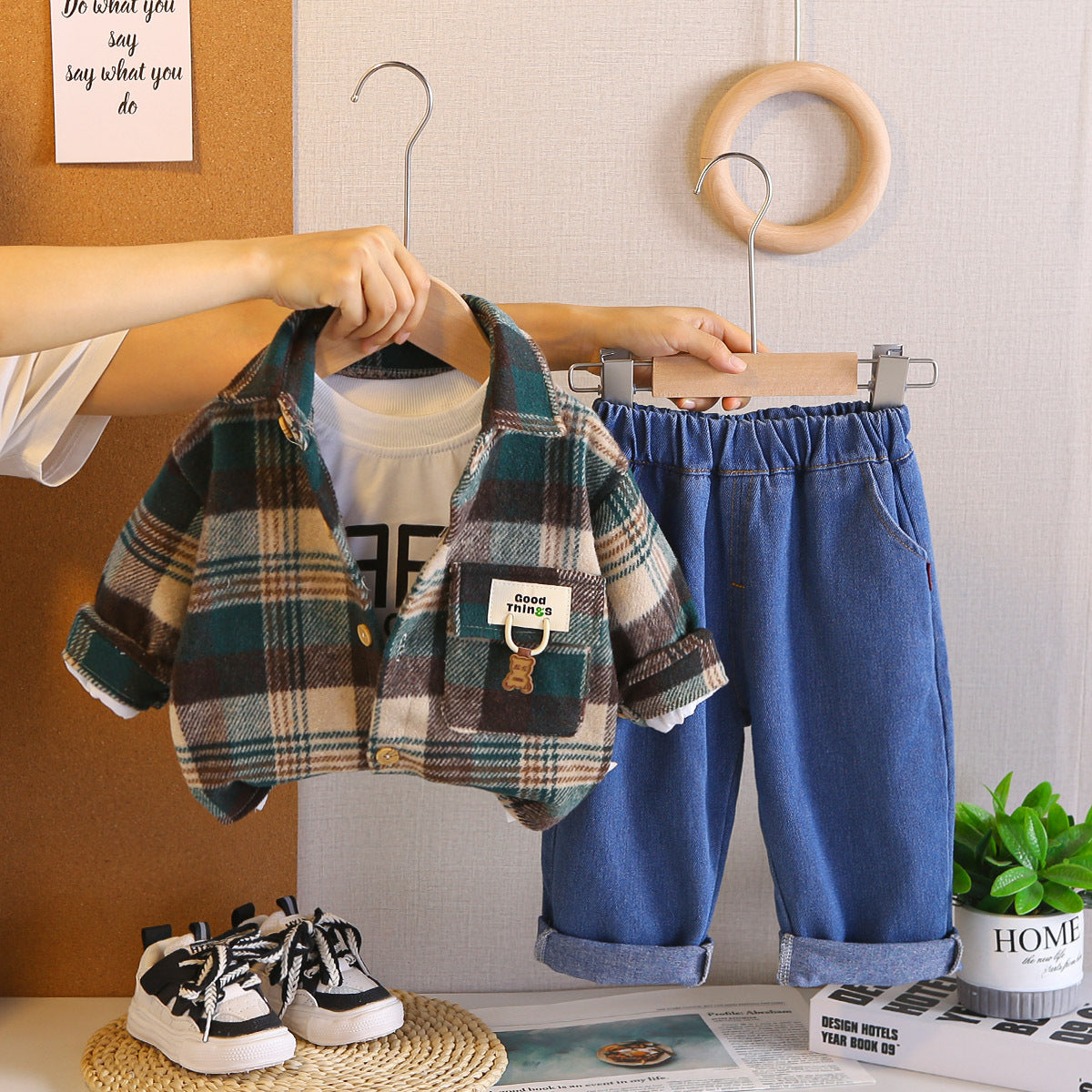 Boys' Spring and Autumn Outfit 2025 New Style Baby Plaid Shirt with Bear Pendant Three-Piece Set Infant Children's Casual Clothing