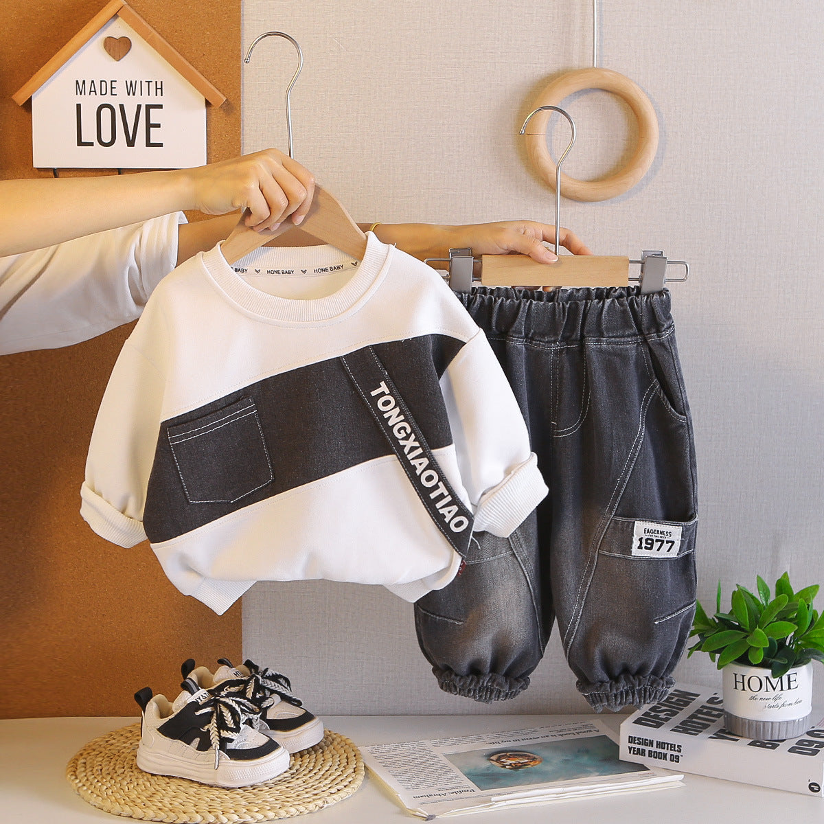 2026 New Boys' Autumn Outfit Set, Stylish Baby Fall Denim Color-Block Two-Piece Set, Children's Spring and Autumn Style Wholesale