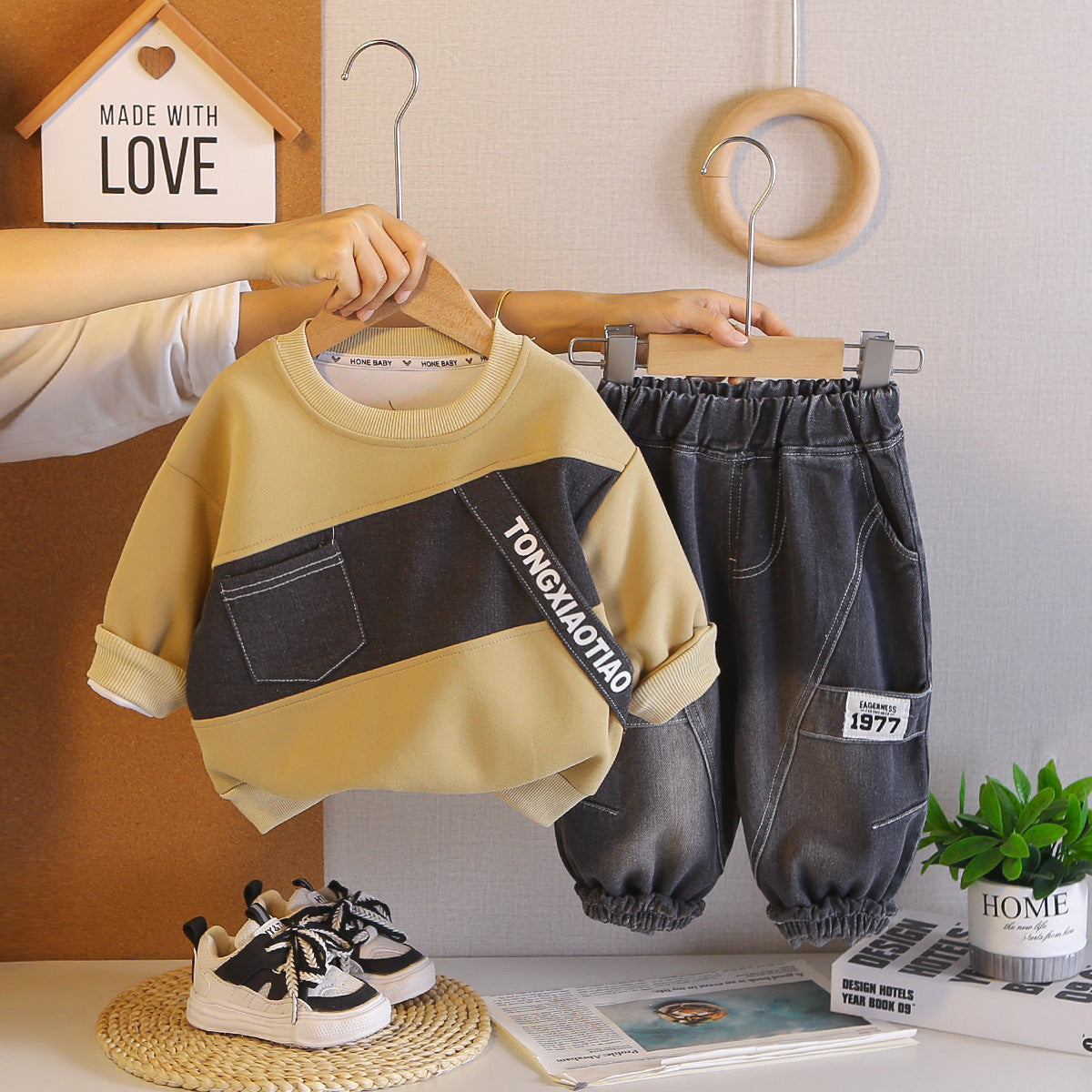 2026 New Boys' Autumn Outfit Set, Stylish Baby Fall Denim Color-Block Two-Piece Set, Children's Spring and Autumn Style Wholesale