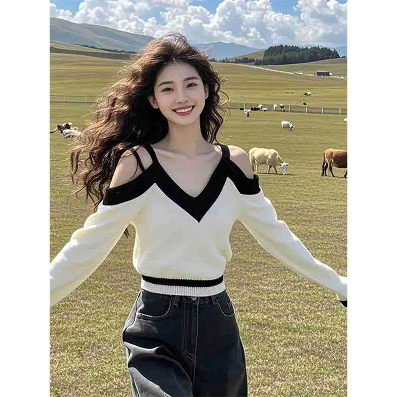 French Style Short Off Shoulder Knitted Base Sweater for Women Chic V-neck Contrasting Long Sleeved Top