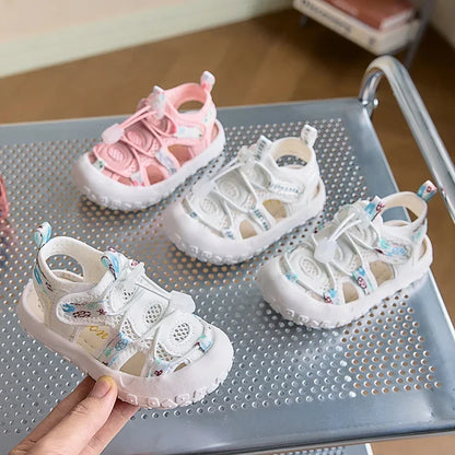 Girls Sports Sandals Non-slip Soft Sole Kids Casual Shoes Toes Capped Summer New Children Beach Shoes Mesh Graffiti Cute