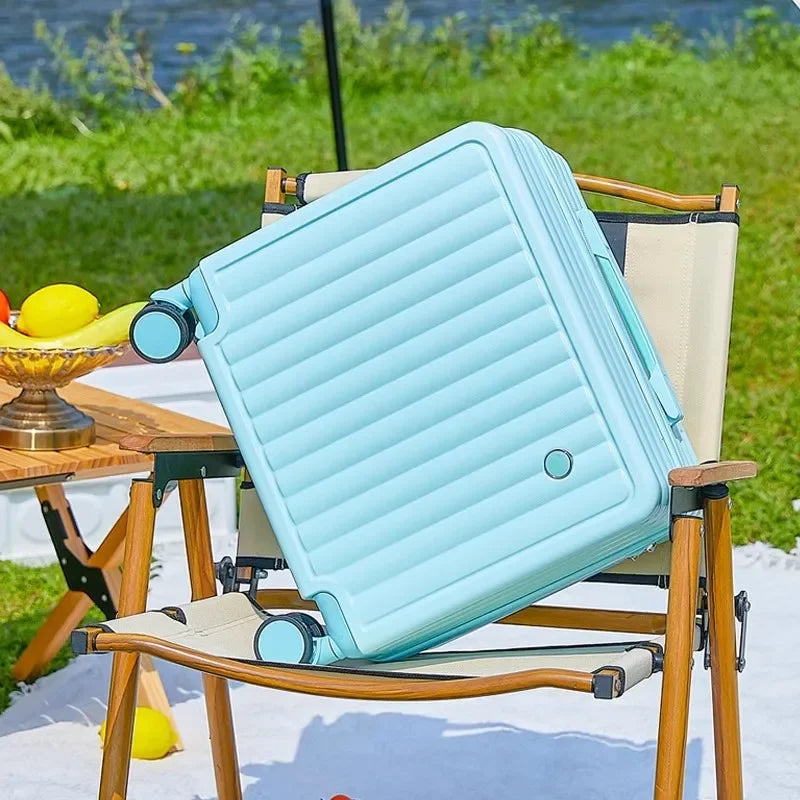 18-Inch Luggage 2025 Fashion Small Luggage Lightweight Travel Trolley Case with Combination Lock
