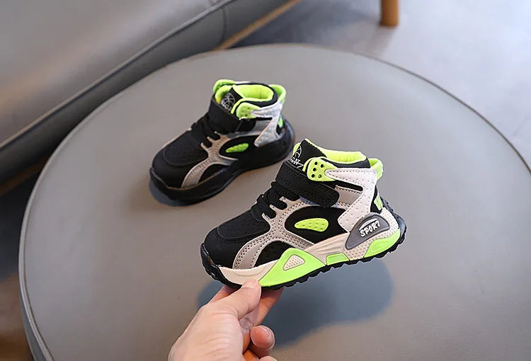 Boys Casual Sports Shoes Autumn Fashion Comfortable Non Slip Outdoor Walking Shoes LED Lights Toddler Outdoor Sports Shoes