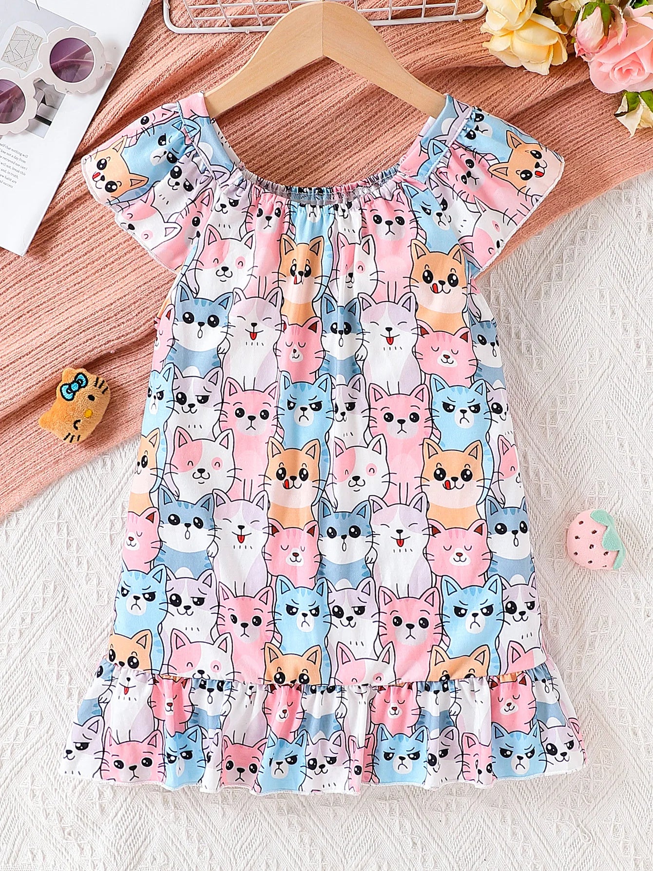 Girls' Summer Dress, Fashionable and Stylish, Elastic Off-The-Shoulder Design, Cartoon Cat Print, Knee-Length Skirt, Little Girl's Summer Casual and Versatile Clothing