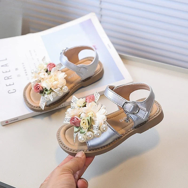 Summer Sandals New Fashion Simple Girl Shoe Flower Versatile Lightweight Flat Kid Shoes Anti Slip Comfort Soft Princess Shoes (Available)