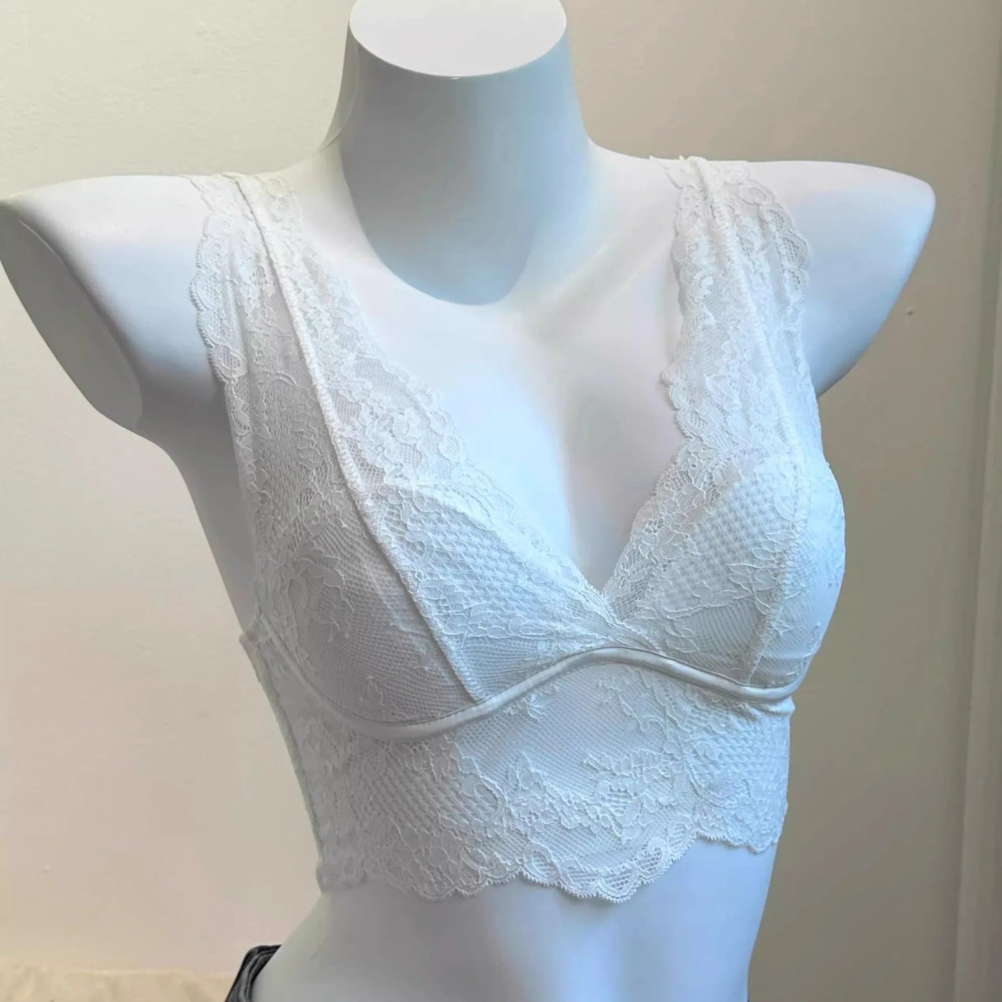 French Lace Lingerie Gathered No Steel Ring Bra Deep V Neck Sexy Wire Free Bras Underwear Tank Tops Padded Camisole Vest