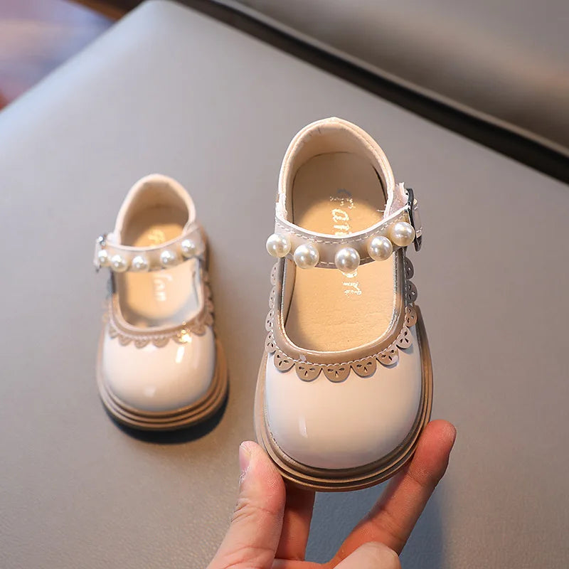 Girls Princess Shoes 2023 Spring New Sweet Pearl Patent Leather Elegant Children Mary Janes Shoes Fashion Soft Sole Party Shoes