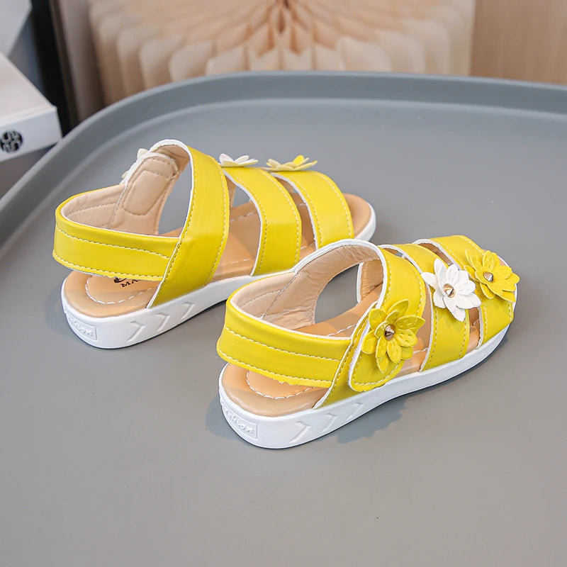 Little Girls Summer Casual Sandal Three Flower Detail New Kids Roman Beach Shoes Stylish Beach Experience for Children Adventure