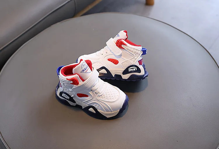 Boys Casual Sports Shoes Autumn Fashion Comfortable Non Slip Outdoor Walking Shoes LED Lights Toddler Outdoor Sports Shoes