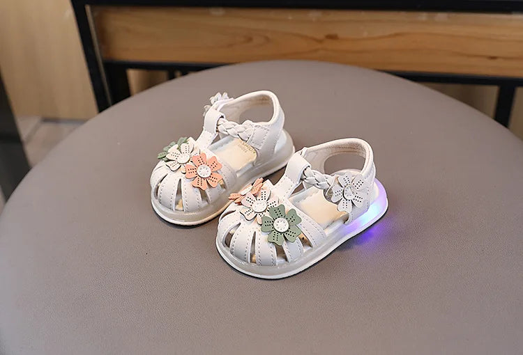 New Fashion LED Light Kid Shoes Simple Versatile Retro Girl Shoe Princess Flower Lightweight  Elegant Kid Sandals