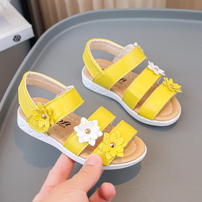 Little Girls Summer Casual Sandal Three Flower Detail New Kids Roman Beach Shoes Stylish Beach Experience for Children Adventure