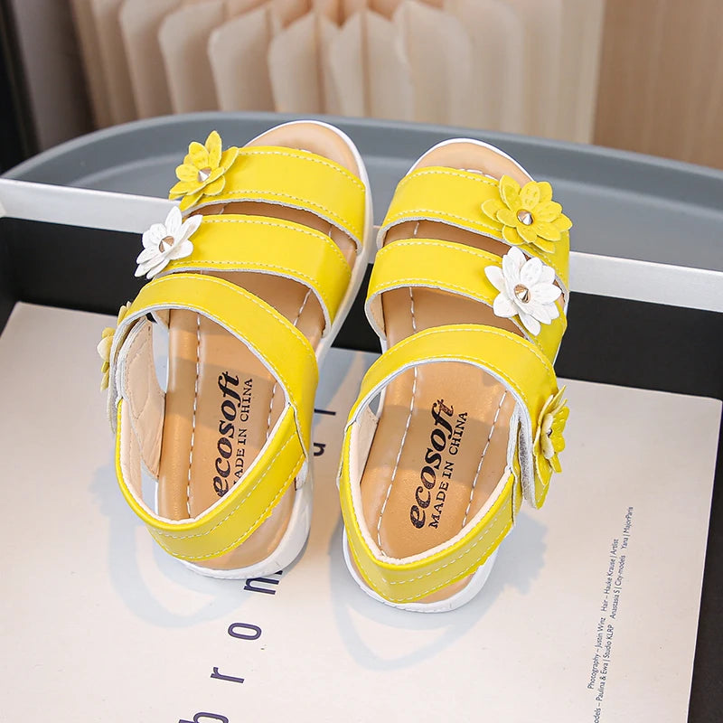 Little Girls Summer Casual Sandal Three Flower Detail New Kids Roman Beach Shoes Stylish Beach Experience for Children Adventure