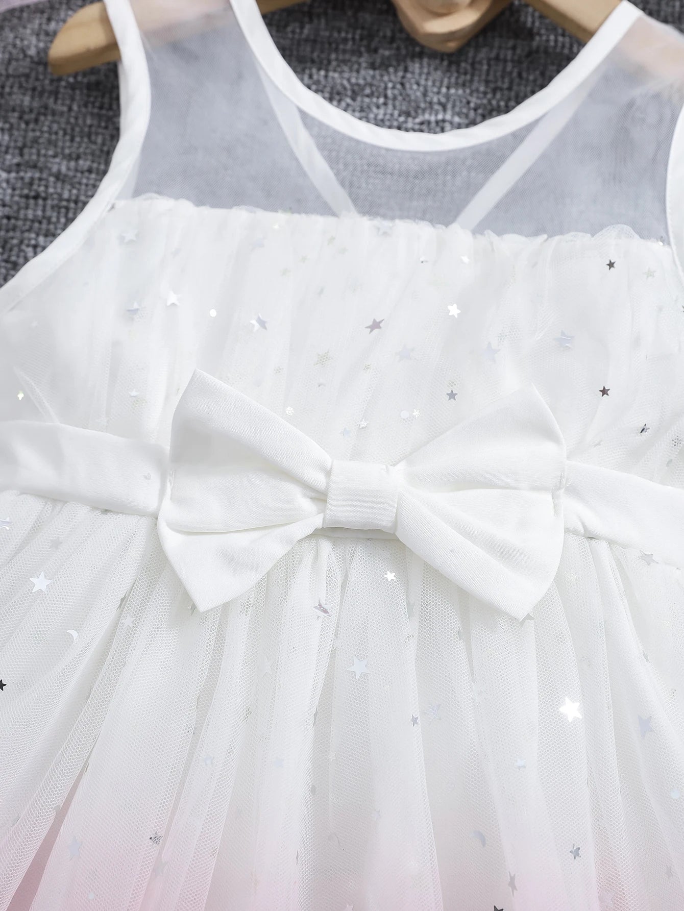 A cute and dreamy round-neck vest dress with star and moon sequin gradient print tulle for girls in summer
