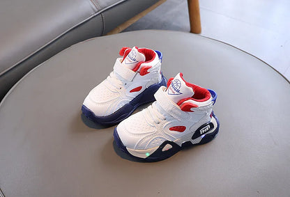 Boys Casual Sports Shoes Autumn Fashion Comfortable Non Slip Outdoor Walking Shoes LED Lights Toddler Outdoor Sports Shoes
