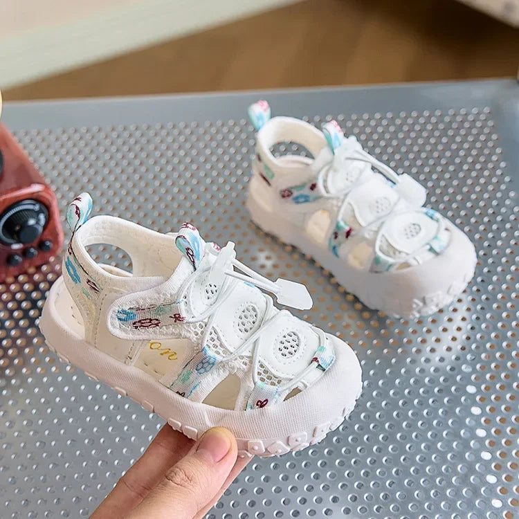 Girls Sports Sandals Non-slip Soft Sole Kids Casual Shoes Toes Capped Summer New Children Beach Shoes Mesh Graffiti Cute