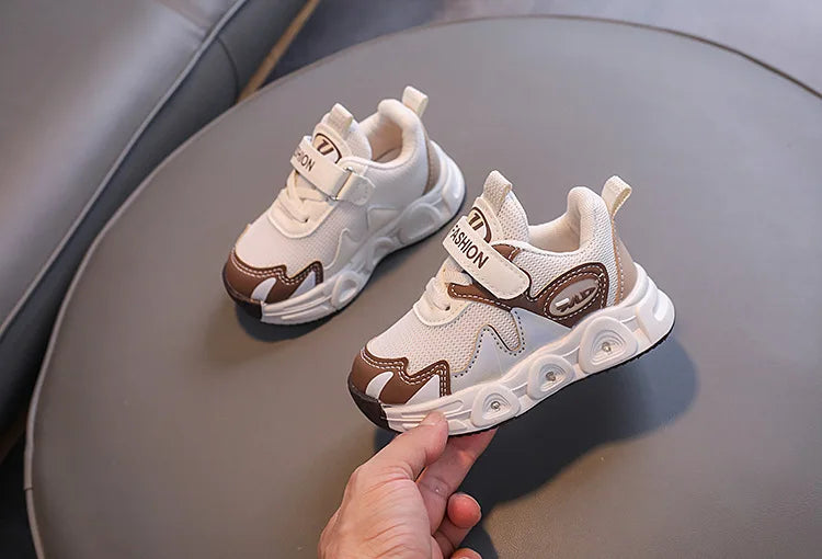 New Luminous Sports Shoes Boy Girl Soft Sole Anti-slip Running Shoe Fashion Girls Shoe Designer Shoes