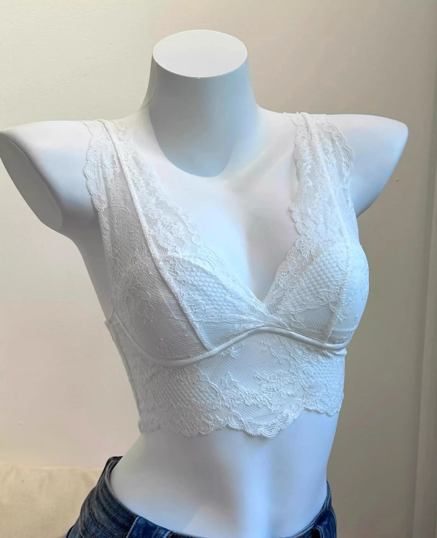 French Lace Lingerie Gathered No Steel Ring Bra Deep V Neck Sexy Wire Free Bras Underwear Tank Tops Padded Camisole Vest