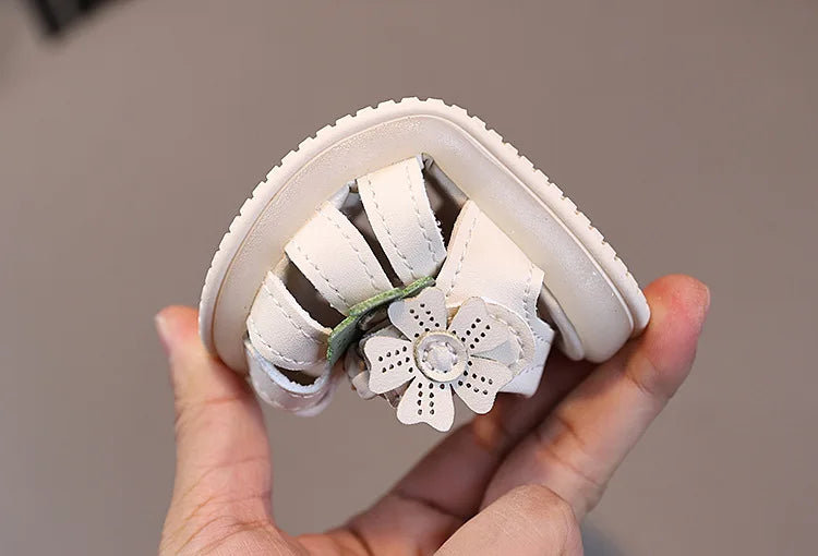 New Fashion LED Light Kid Shoes Simple Versatile Retro Girl Shoe Princess Flower Lightweight  Elegant Kid Sandals