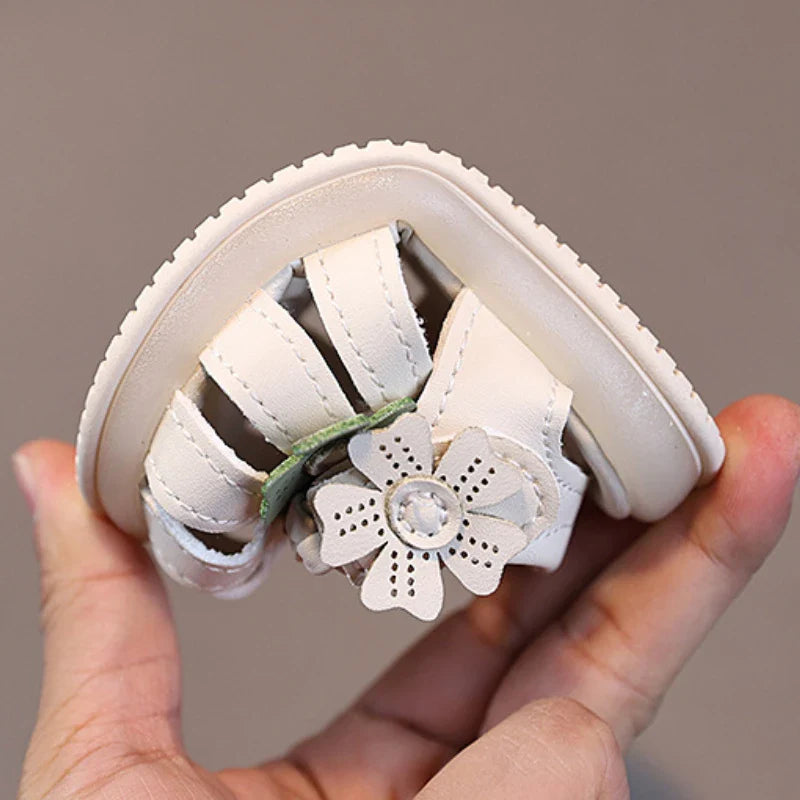 New Fashion LED Light Kid Shoes Simple Versatile Retro Girl Shoe Princess Flower Lightweight  Elegant Kid Sandals