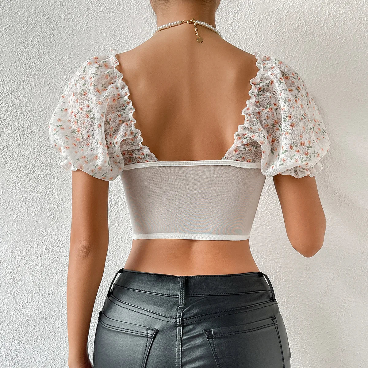 Sexy Low Cut Printed Vest Button Detailing Crop Top Trendy Streetwear Sle Slim Fit Design for Young Women in Their 20s