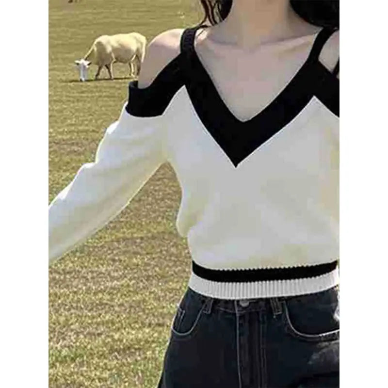 French Style Short Off Shoulder Knitted Base Sweater for Women Chic V-neck Contrasting Long Sleeved Top