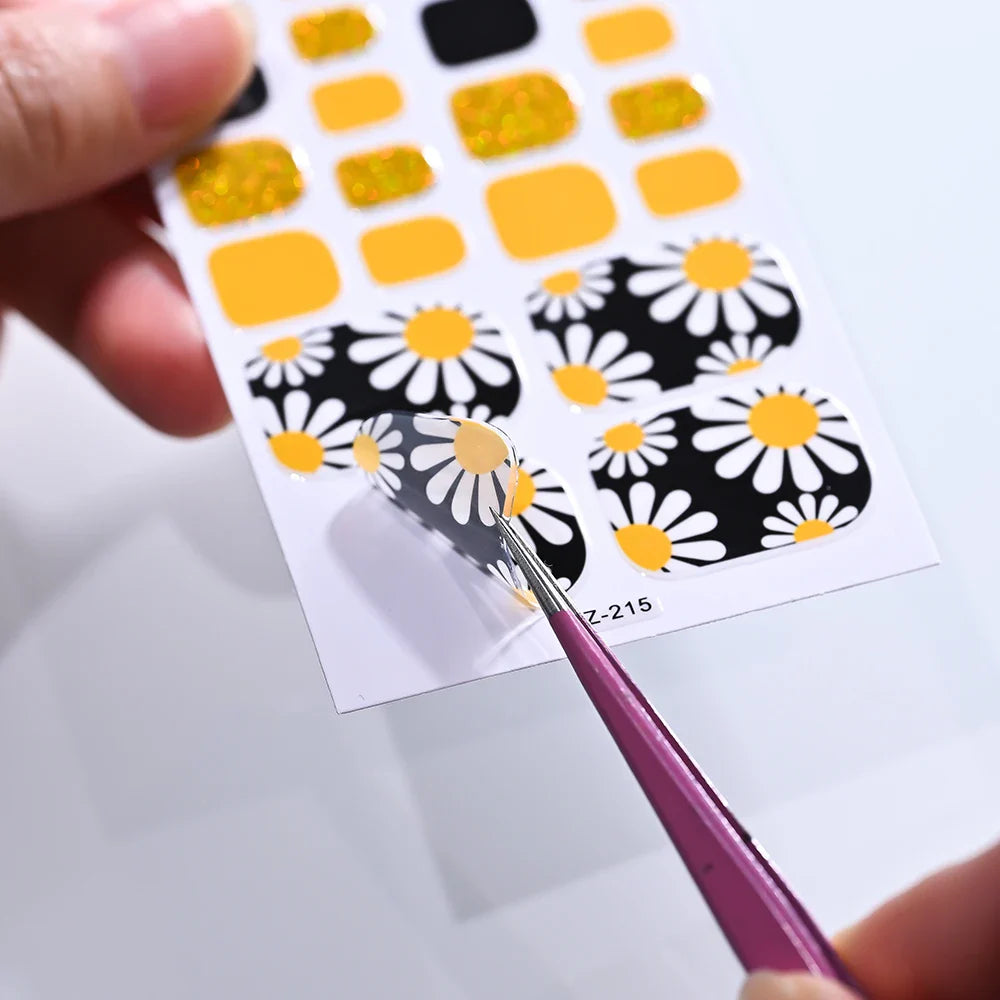 22tips/Sheet Baking Free Daisy Flower Toenail Sticker Full Cover Toe Nail Wraps Glitter Toenail Polish Strips DIY Foot Decals