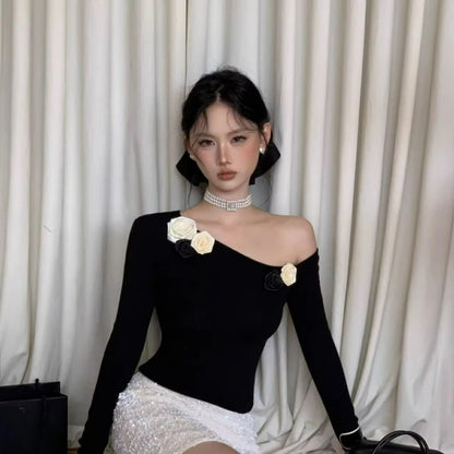 The 2026 Autumn A Niche Off-the-shoulder Knitted Base Layer for Women Paired Unique Sexy Off-the-shoulder One-shoulder Top From