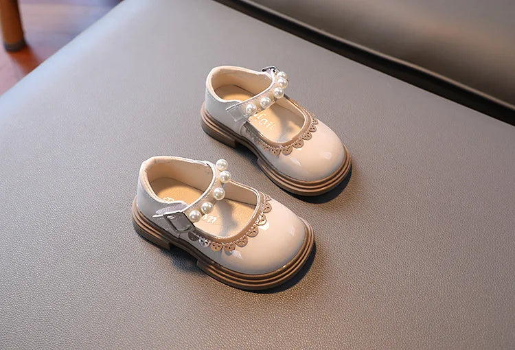 Girls Princess Shoes 2023 Spring New Sweet Pearl Patent Leather Elegant Children Mary Janes Shoes Fashion Soft Sole Party Shoes