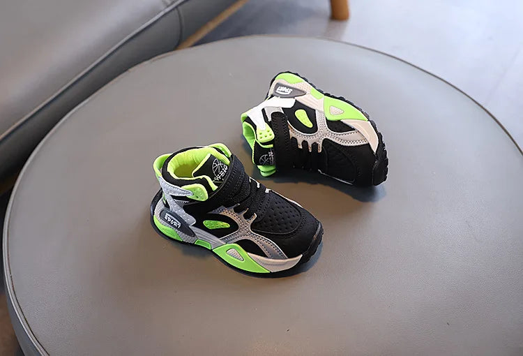 Boys Casual Sports Shoes Autumn Fashion Comfortable Non Slip Outdoor Walking Shoes LED Lights Toddler Outdoor Sports Shoes