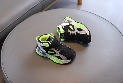 Boys Casual Sports Shoes Autumn Fashion Comfortable Non Slip Outdoor Walking Shoes LED Lights Toddler Outdoor Sports Shoes