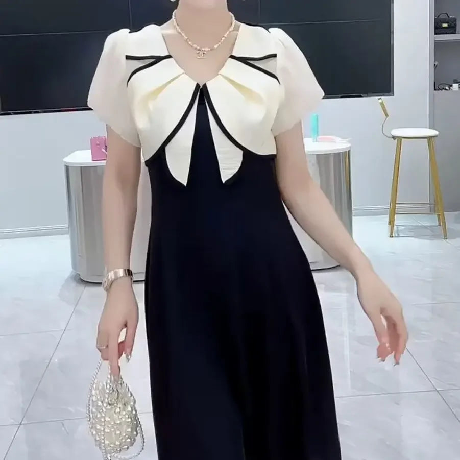 Contrast stitching dress women's summer new fashion temperament slim design sense bubble sleeve foreign dress.