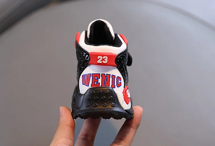 Boys Casual Sports Shoes Autumn Fashion Comfortable Non Slip Outdoor Walking Shoes LED Lights Toddler Outdoor Sports Shoes