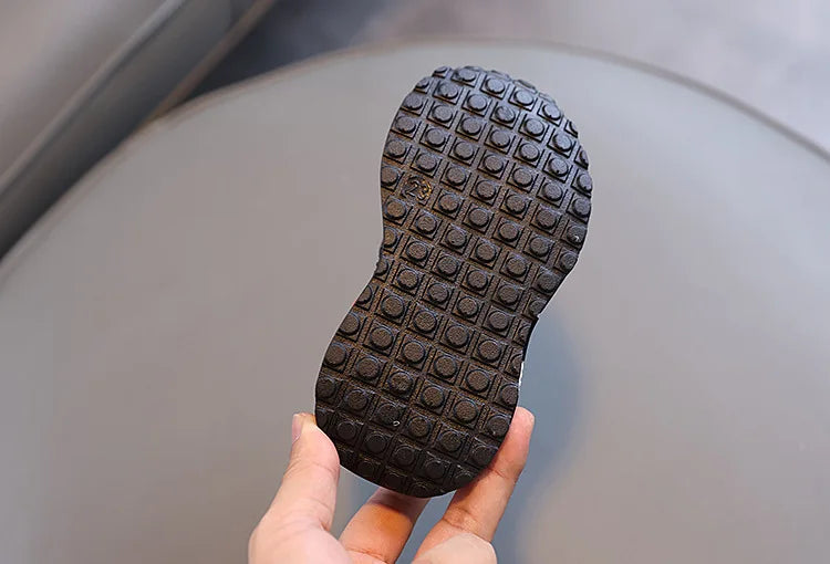 Boys Casual Sports Shoes Autumn Fashion Comfortable Non Slip Outdoor Walking Shoes LED Lights Toddler Outdoor Sports Shoes