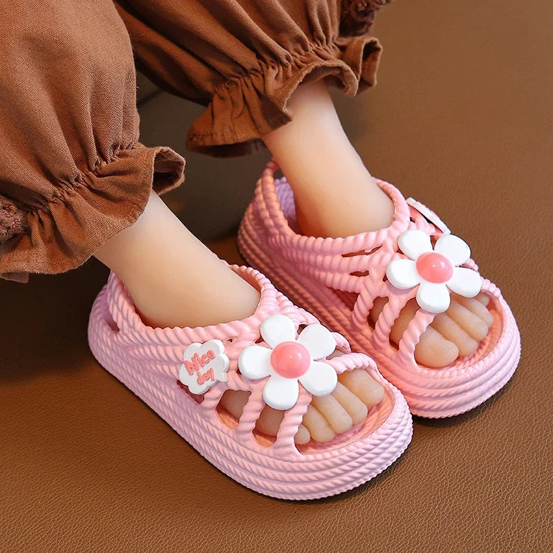 2025 New Children's Slippers Summer Girls and Boys Bathroom Home Anti slip Beach Shoes Soft Soled Baby Sandals