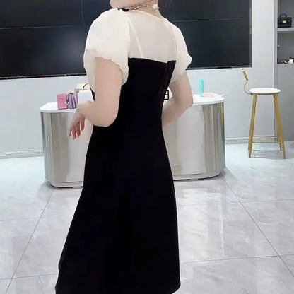 Contrast stitching dress women's summer new fashion temperament slim design sense bubble sleeve foreign dress.