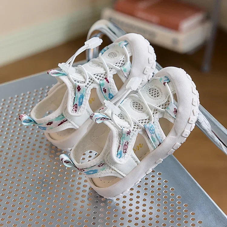 Girls Sports Sandals Non-slip Soft Sole Kids Casual Shoes Toes Capped Summer New Children Beach Shoes Mesh Graffiti Cute