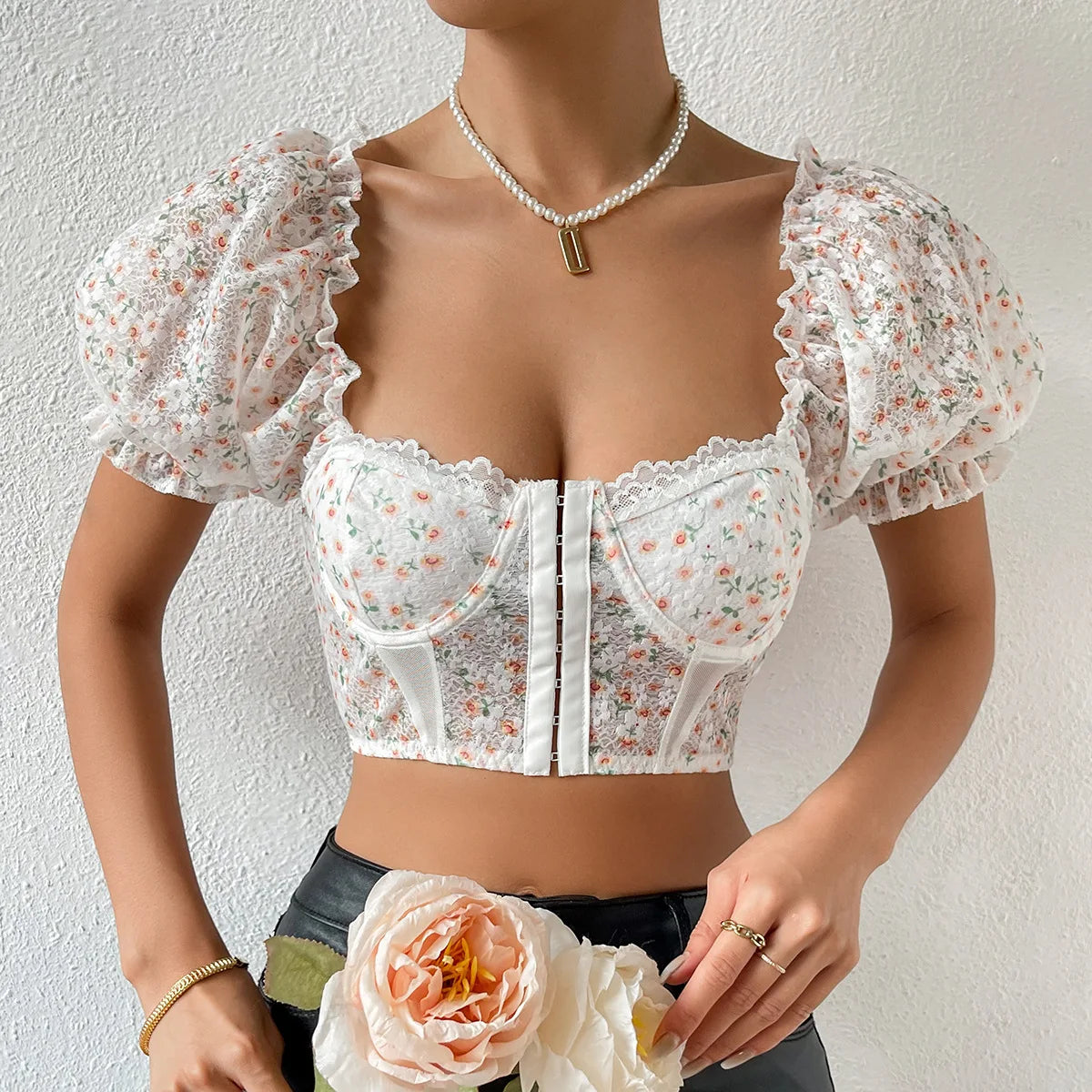 Sexy Low Cut Printed Vest Button Detailing Crop Top Trendy Streetwear Sle Slim Fit Design for Young Women in Their 20s