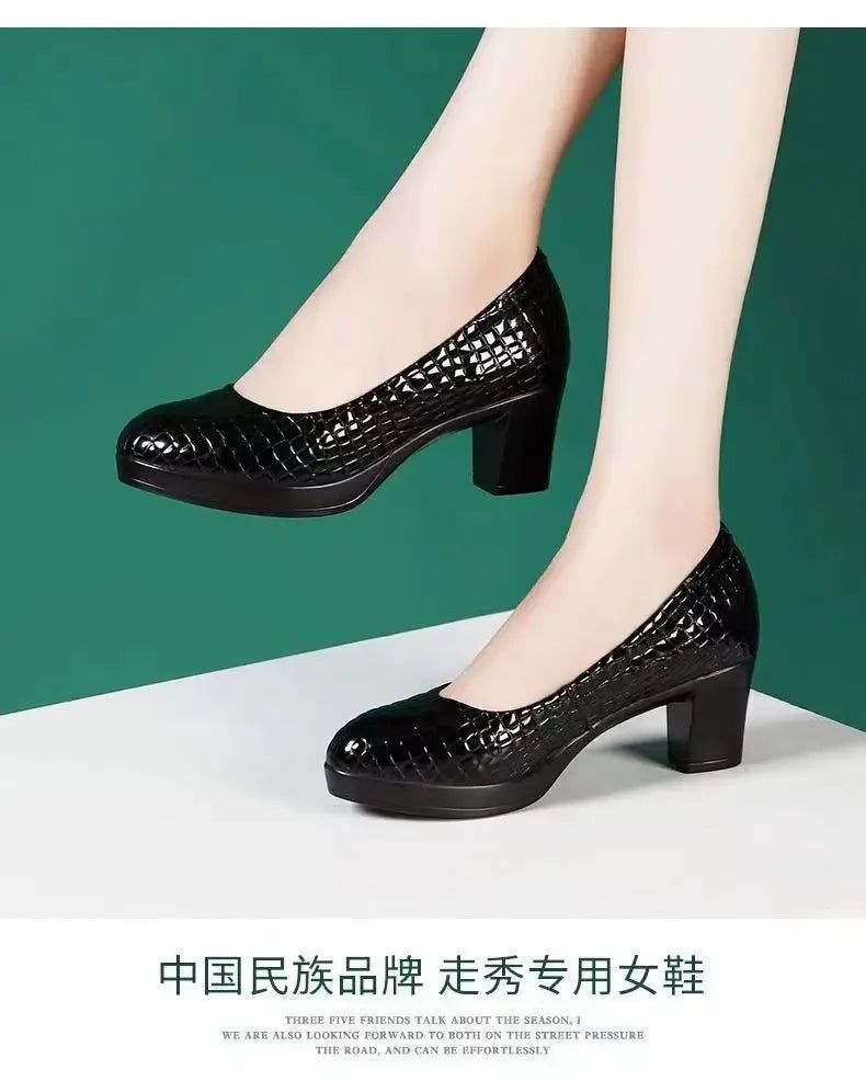 2025 Sapatos Femininas Women Fashion Round Toe Black Plaid Pattern Slip on Chick High Heel Shoes Lady Casual White Work Pumps