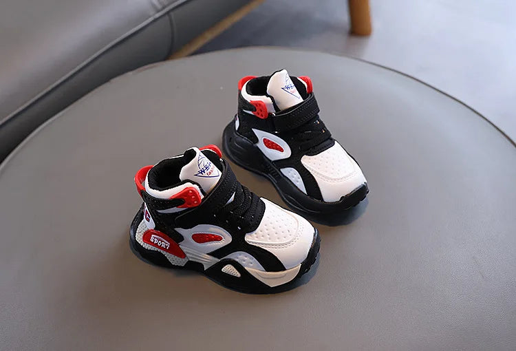 Boys Casual Sports Shoes Autumn Fashion Comfortable Non Slip Outdoor Walking Shoes LED Lights Toddler Outdoor Sports Shoes