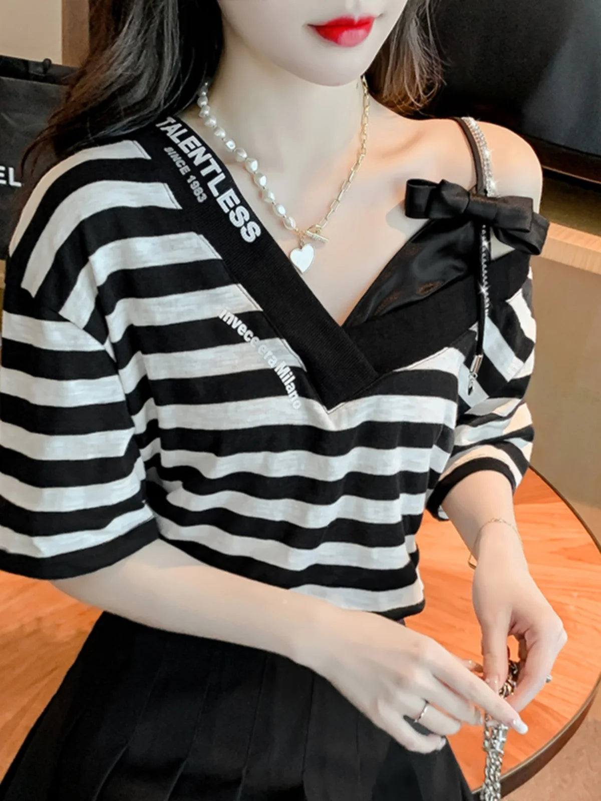 Unique Design oulder Bared ort Sve V-Ne Loose T-irt for Women  Knot Print Splice Asymmetrical Korean Sle
