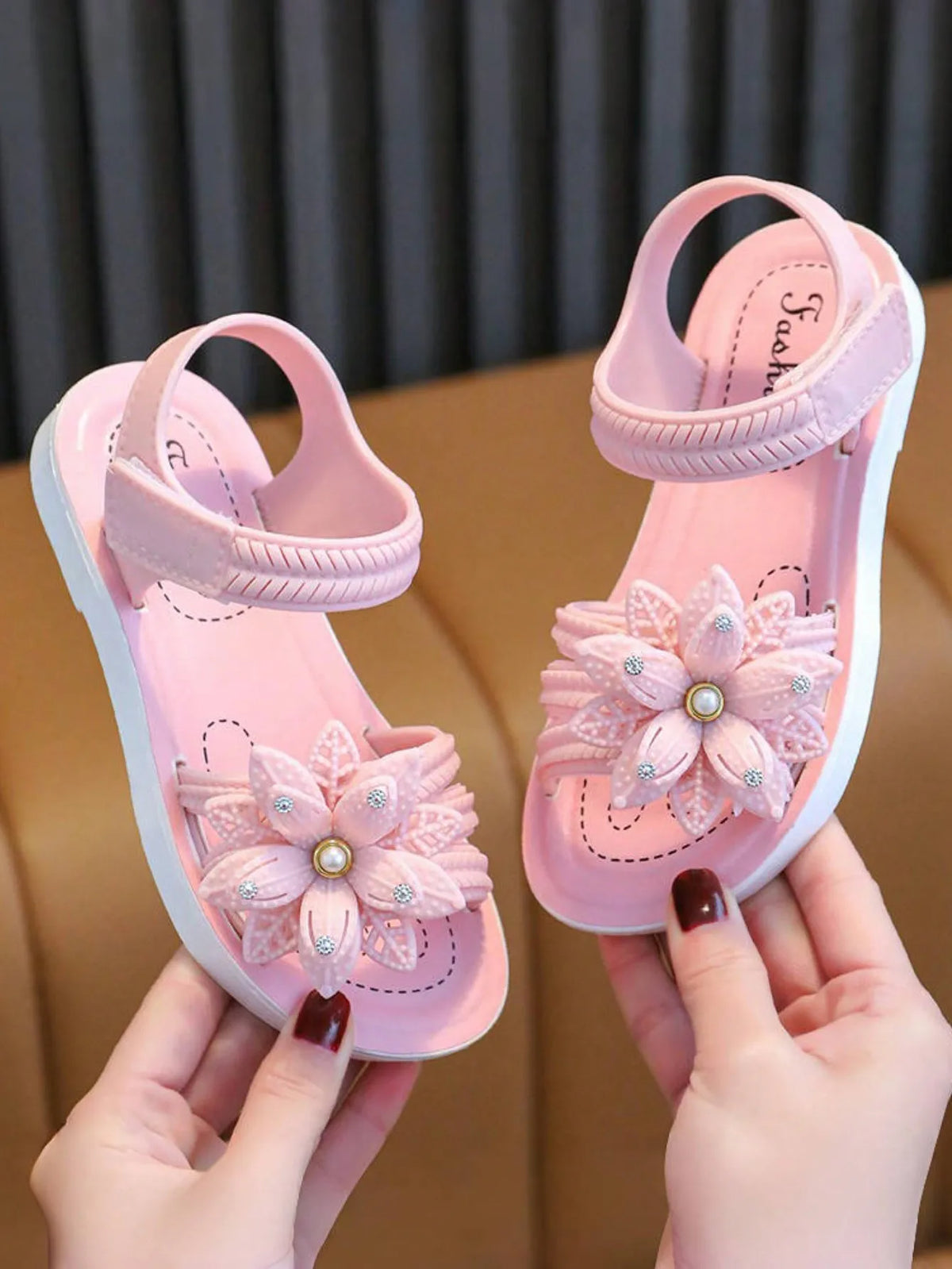 Children's summer anti-slip soft-soled sandals, beach shoes, princess shoes, girls' sandals