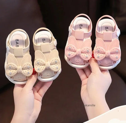 New Summer Outdoor Non-Slip Sandals for Girls Featuring Soft Soles And Lightweight Design Perfect for The Beach